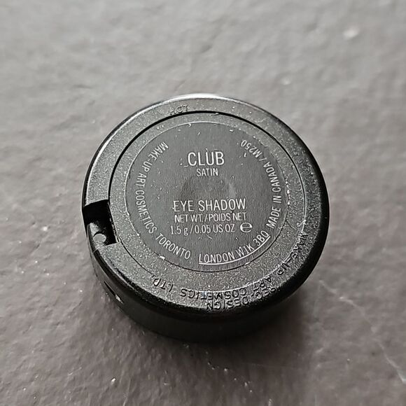 MAC Black Charcoal Satin Neutral "Club" EYE SHADOW - Picture 3 of 3